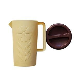 Vintage 70’s Sterilite Floral Juice Pitcher Deep Spout Lid